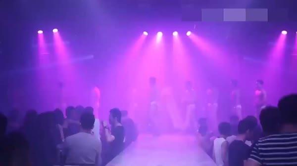 苏州猛男泰国啪啪攻略之泰式尤尼按摩 身材S级美女全裸无码上阵 呻吟不断 高潮迭起 国语中字 高清1080P版